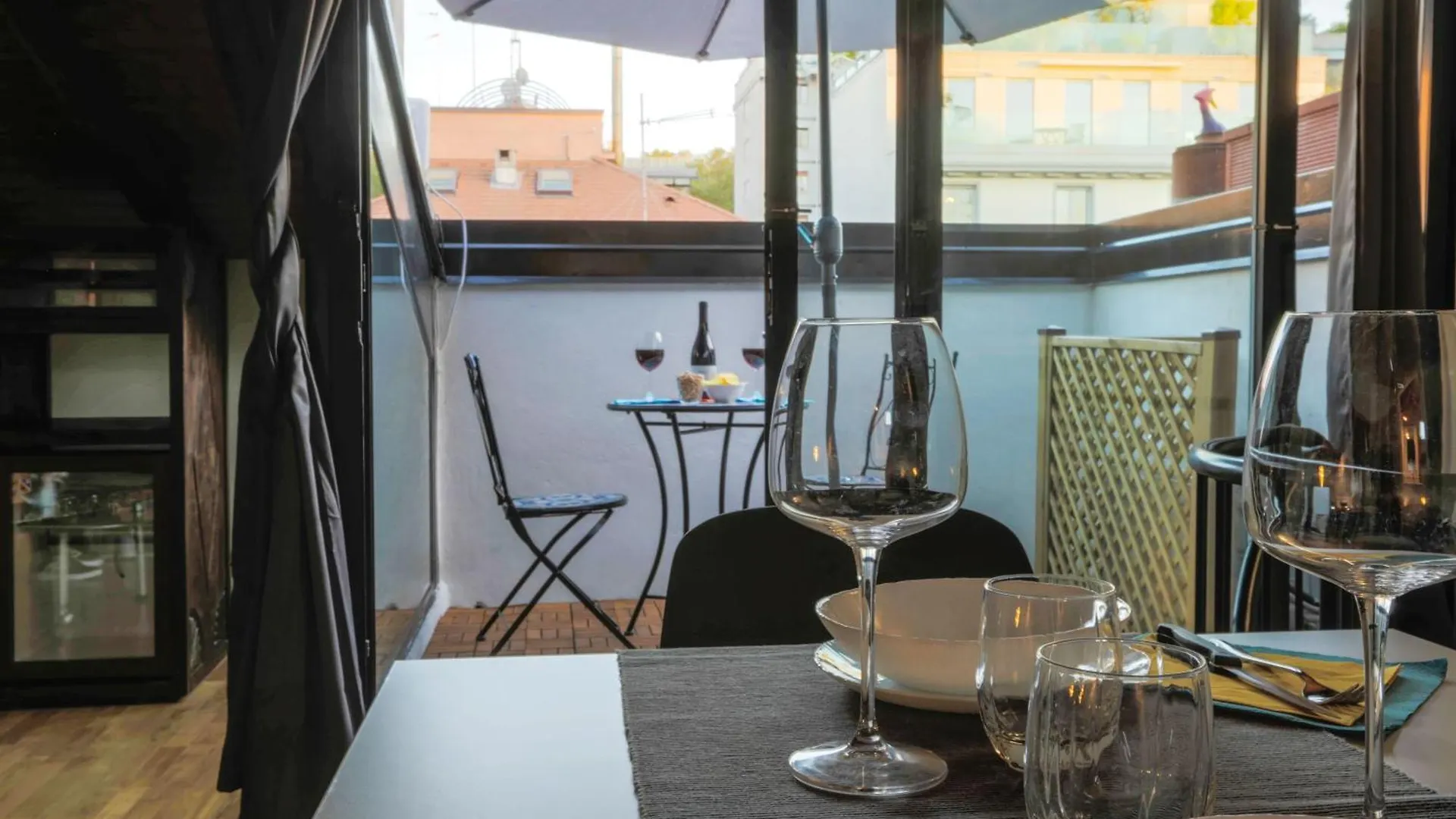 Fiera Milano-City Life Free Parking Villa Anglia' S Bridge 0*, Milan