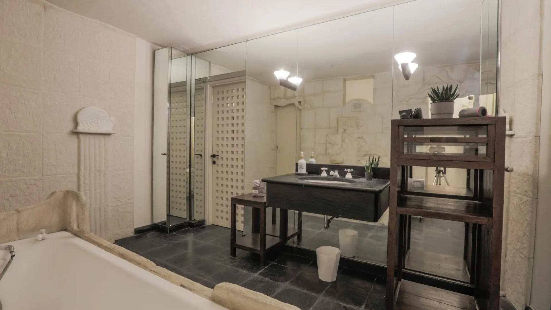 Fiera Milano-City Life Free Parking Villa Anglia' S Bridge 0*, Milan
